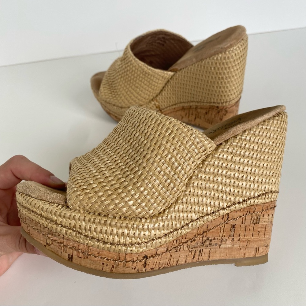 🌻Very Volatile Tan Wedge Woman’s Shoes size 6 with Natural Textures - Picture 7 of 10